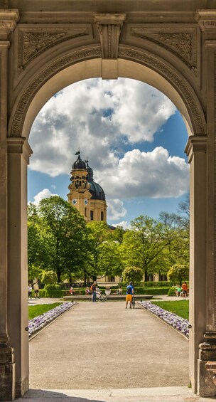 Picture 13 for Activity Munich: Peter's Favorite Places – Alleys & Squares. Right in the Middle and Hidden Away 3