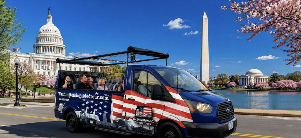 DC Guided Monuments Day & Night Small Group Open Air Tour 1
