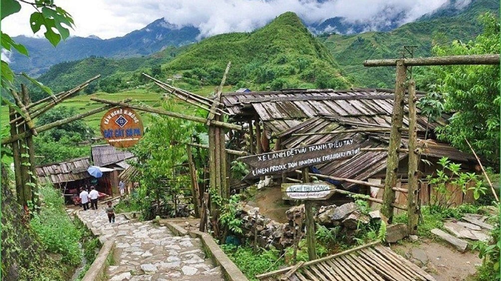 Sa Pa: Half-Day Cat Cat Village Hike to Meet H'mong People 1