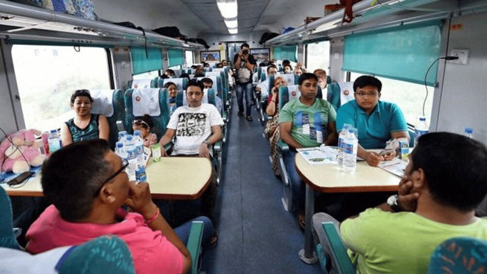 Picture 1 for Activity From Delhi: Same Day Taj Mahal Tour by Gatiman Express Train 2
