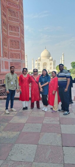 Picture 9 for Activity From Delhi: Same-Day Taj Mahal Tour by Gatimaan Express Train 3