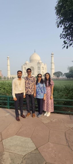Picture 8 for Activity From Delhi: Same-Day Taj Mahal Tour by Gatimaan Express Train 4