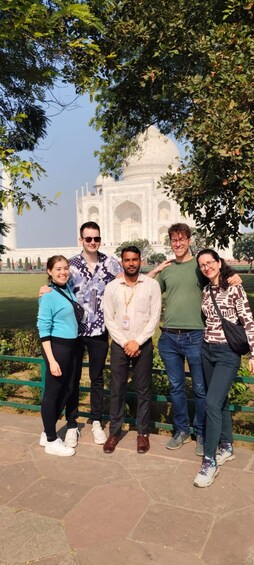 Picture 10 for Activity From Delhi: Same-Day Taj Mahal Tour by Gatimaan Express Train 2