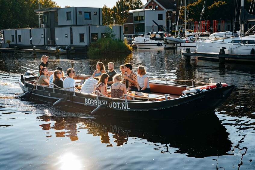 Groningen: Informative city canal cruise + drinks & cookies 1
