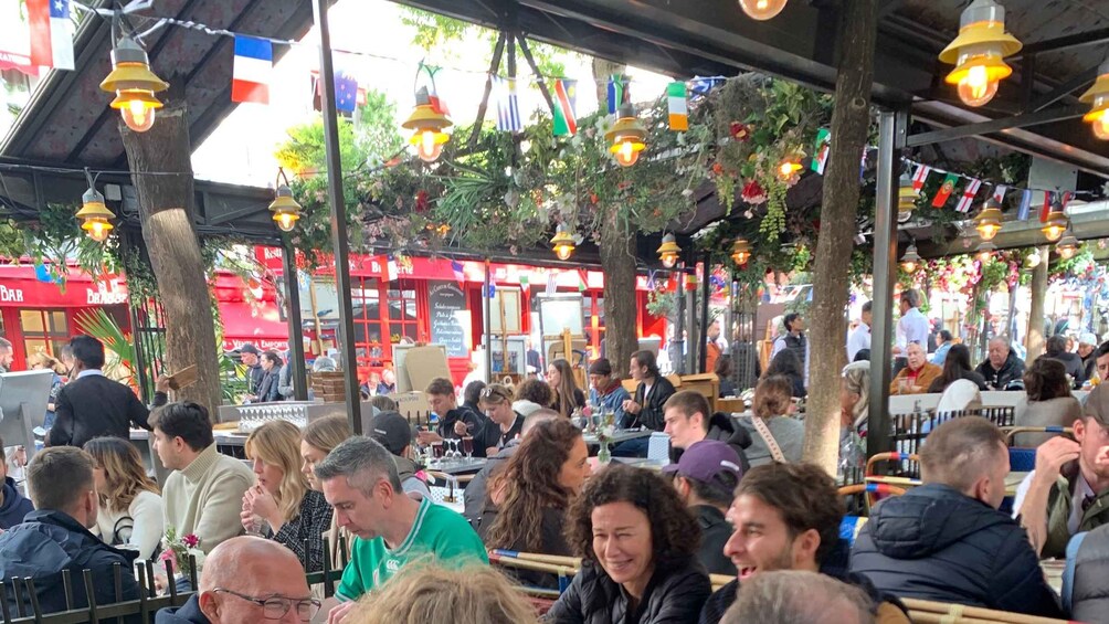 Picture 3 for Activity Eat, play & Love - Montmartre Walking Tour- Kids friendly - 2