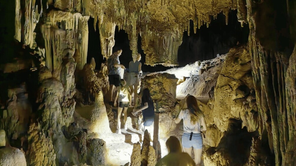 Picture 10 for Activity Maya Heritage: From Rituals to Daily Life. Maya Pueblo Visit 3