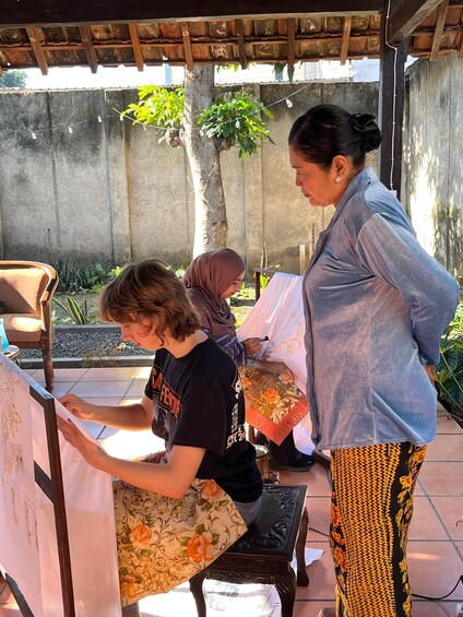 Picture 1 for Activity Banyuwangi: Traditional Batik-Making Class with Snack 5