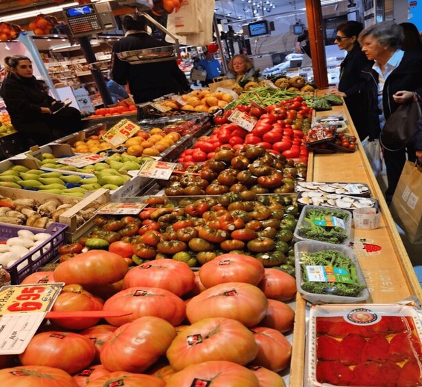 Picture 7 for Activity Local Madrid markets with a mediterranean gastronomy expert 2