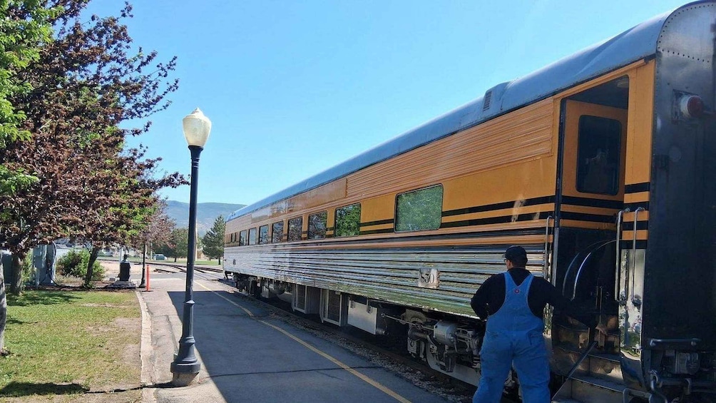 Picture 2 for Activity Park City: Heber Valley Railroad & Deer Creek Reservoir Tour 2