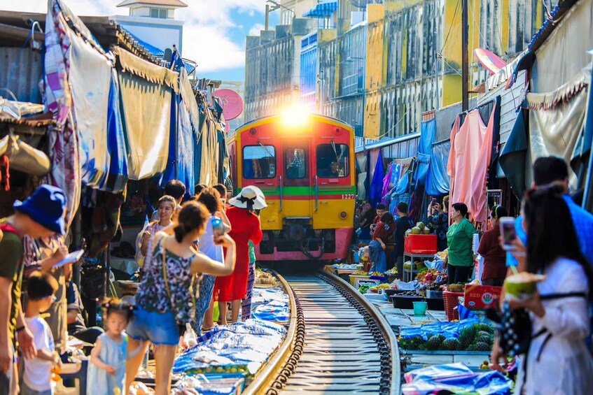 Private Tour Maeklong Railway,Floating Market, Wat Bangkung 1