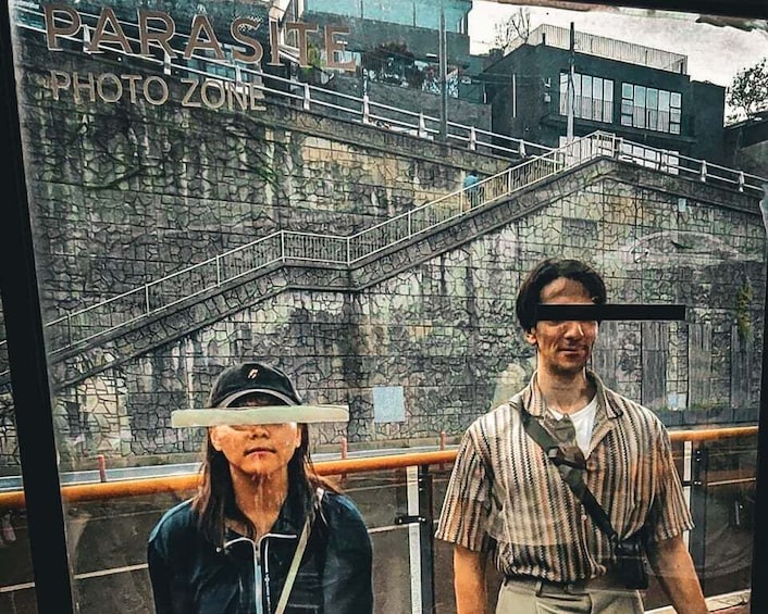 Seoul: Buam-dong Walking Tour with Parasite Filming Site 1