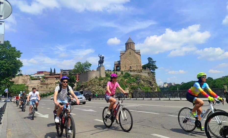 Tbilisi Private Bike Tour: Peace Bridge, Old Town & Sameba 1