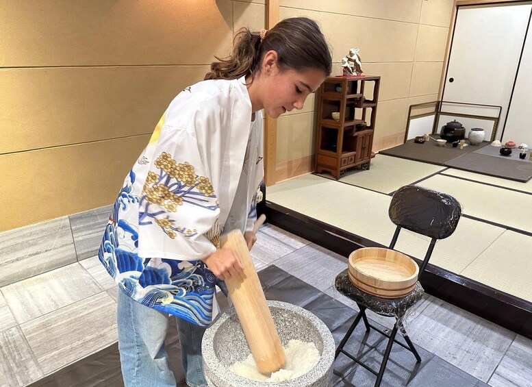 Picture 4 for Activity Kyoto: Mochi Pounding Experience & Tea Ceremony Experience 3