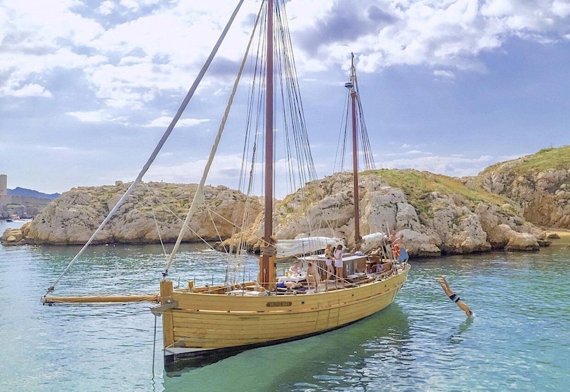 Marseille: Half-Day Sailing Trip + Snorkeling in the Calanques 1