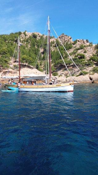 Picture 9 for Activity Marseille: Half-Day Sailing Trip + Snorkeling in the Calanques 2