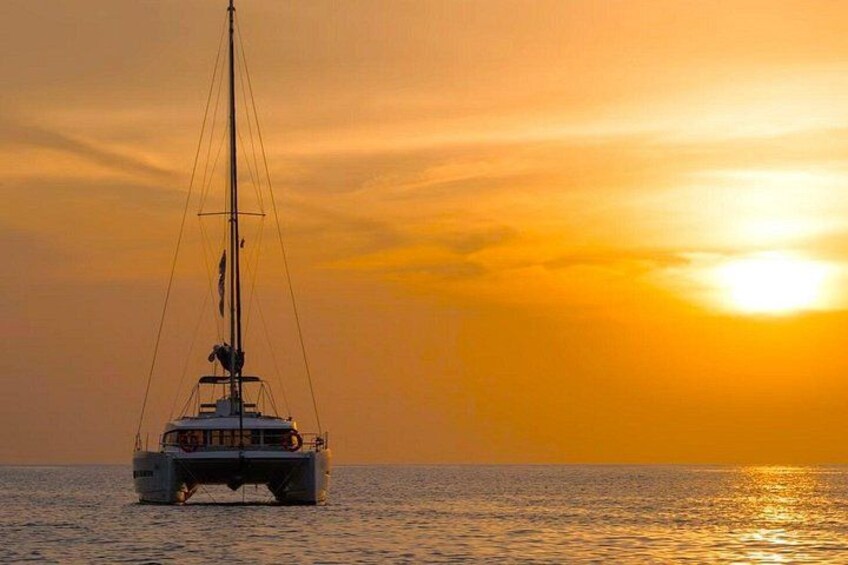 Hersonissos: Luxury Sunset Catamaran Cruise Sushi & Open Bar 2