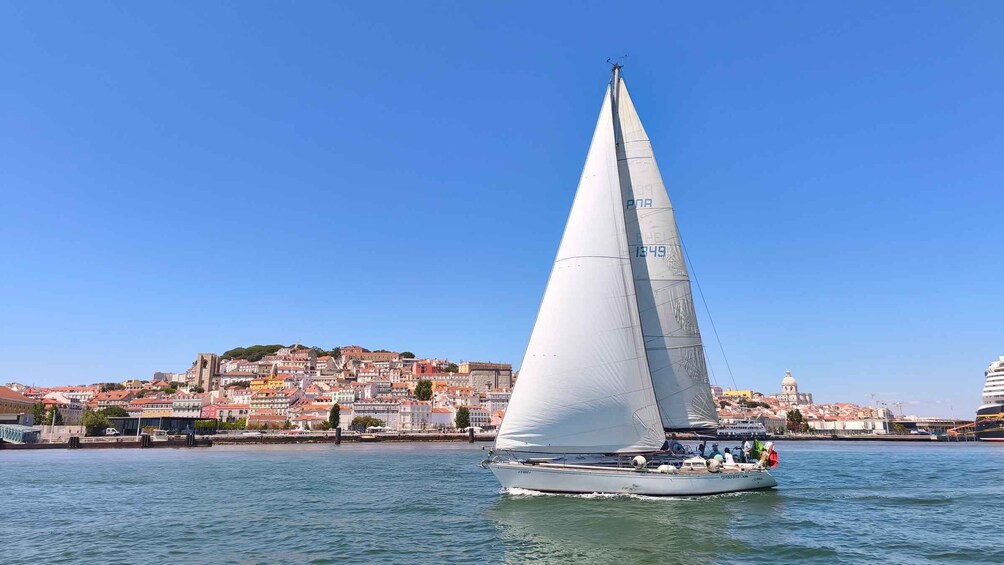 Cascais: Lisbon Morning Breeze Sailing Tour, Thursday 1