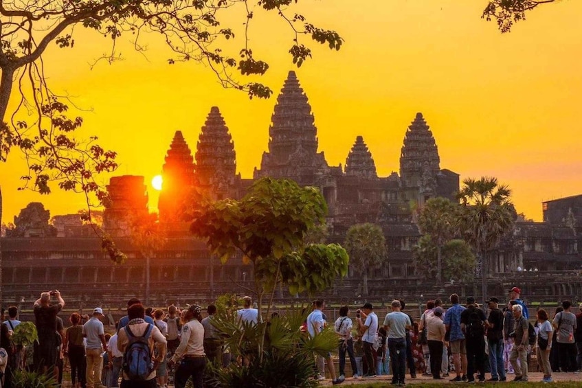 A group of tourists at Angkor Wat during sunset. 3