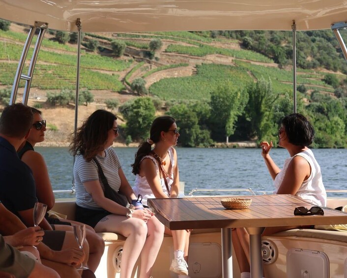 Porto: D. Valley, 1 or 2 Wineries, Winery Lunch & 1h Cruise 1