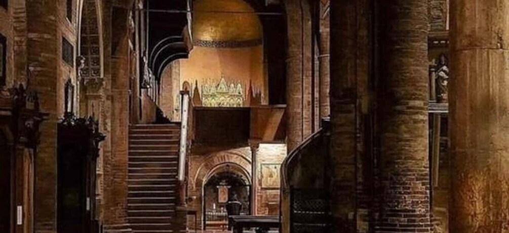 Guided visit to Modena Cathedral: a film in stone 1