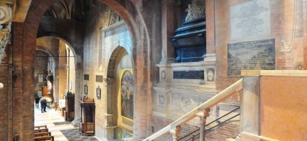 Picture 2 for Activity Guided visit to Modena Cathedral: a film in stone 2
