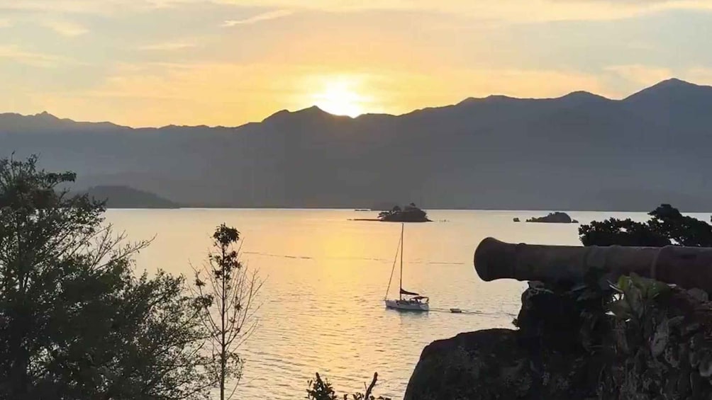 Paraty: A Speedboat Sunset Experience 2