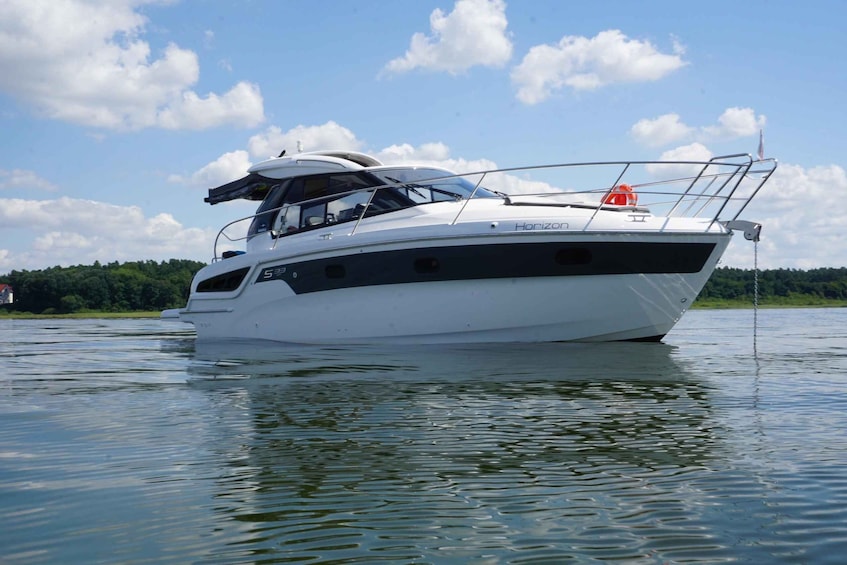 Waren (Müritz): Family & Friends motor yacht with skipper - 2 hours 1