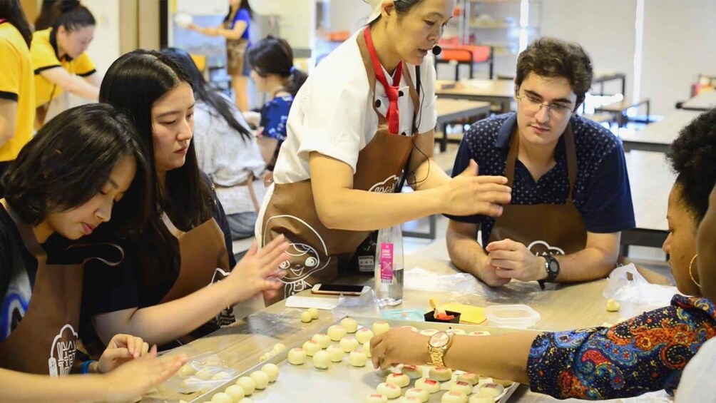 Picture 1 for Activity Taipei: Pineapple Cake Workshop & Historical City Tour 2