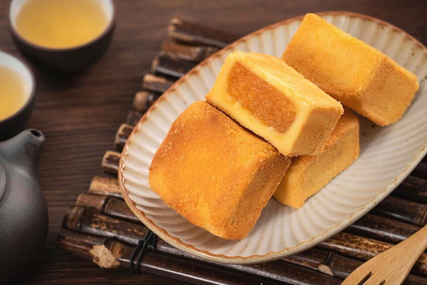Taipei: Pineapple Cake Workshop & Historical City Tour 1