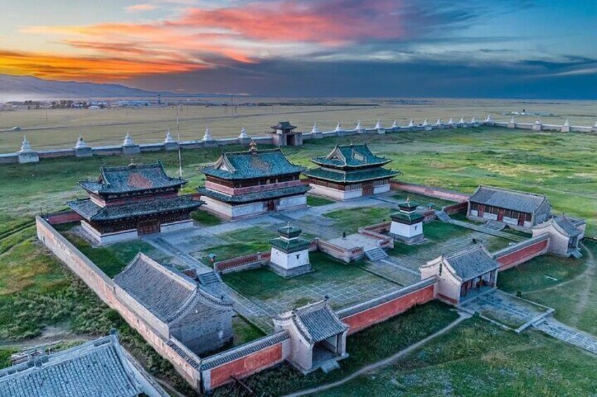 4 Day Mongolia Adventure Sand Dunes Hot Springs and Ugii Lake 1