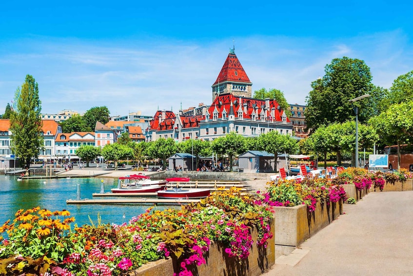 Lausanne: Walking Tour with Chocolate Tastings & Metro 1