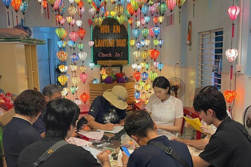 Hoi An Lantern Making Class with Hoai River Boat Ride 4