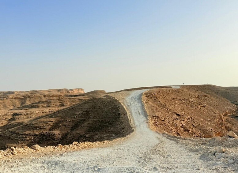 Picture 3 for Activity Riyadh: Edge of the World 4x4 Trip with sunset 2