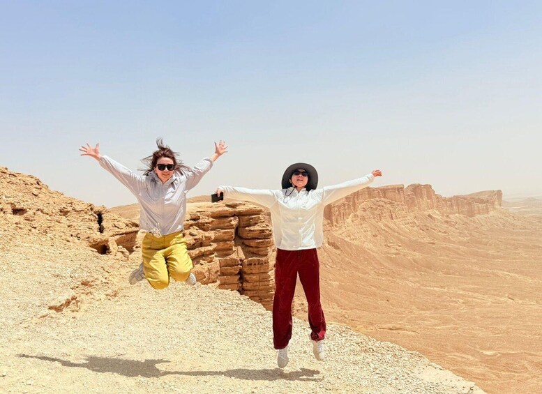 Picture 4 for Activity Riyadh: Edge of the World 4x4 Trip with sunset 4