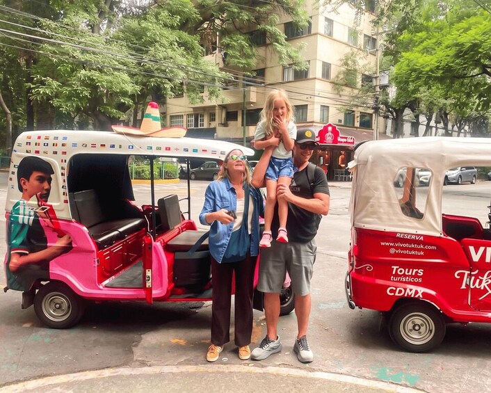 Picture 10 for Activity Mexico City: Tuk Tuk Sightseeing Tour of La Roma and La Romita 3