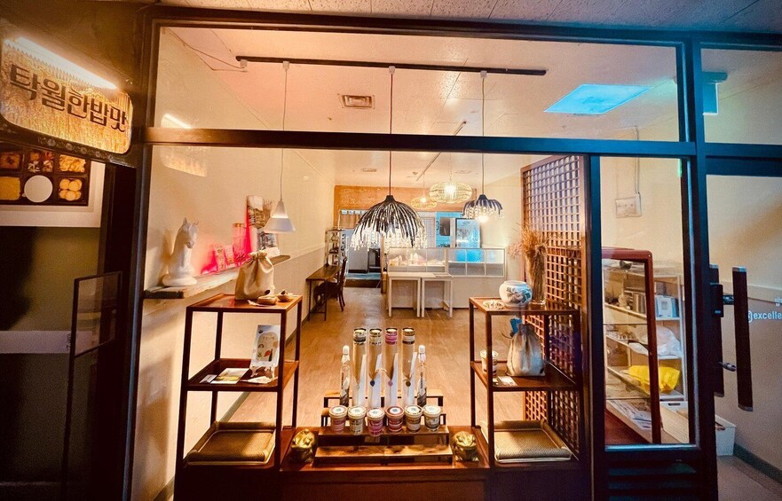 Seoul: Korean Heirloom Rice Cooking Class with Korean Liquor 1