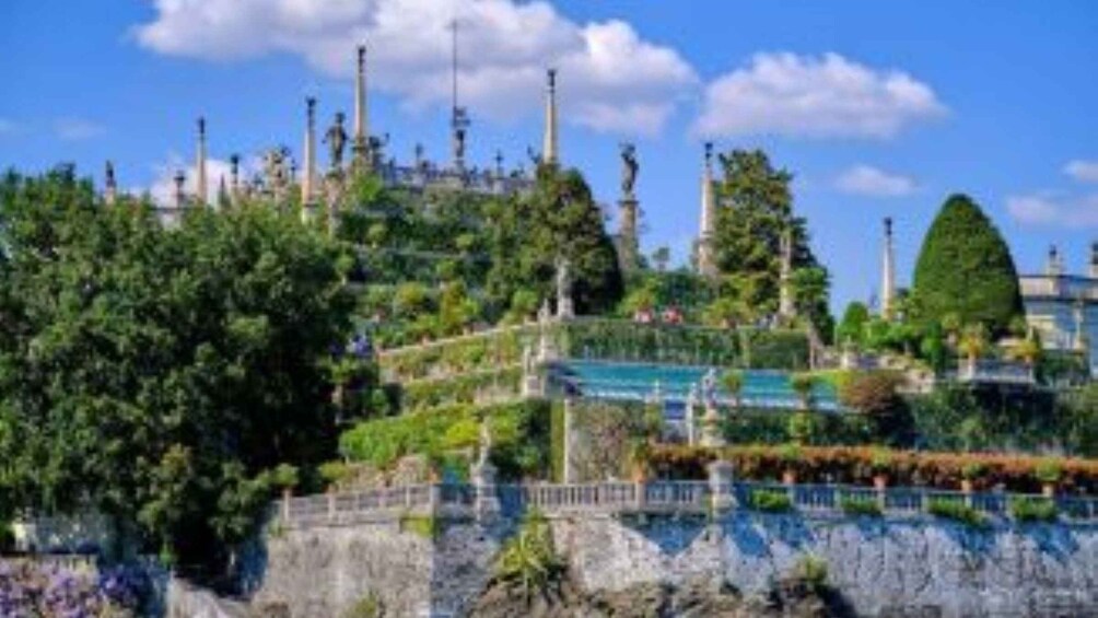 A landscaped garden with statues and a fountain. 1