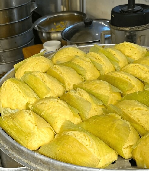 Picture 2 for Activity Chengdu: Market Walk & 7+ Local Breakfast Tastings 2