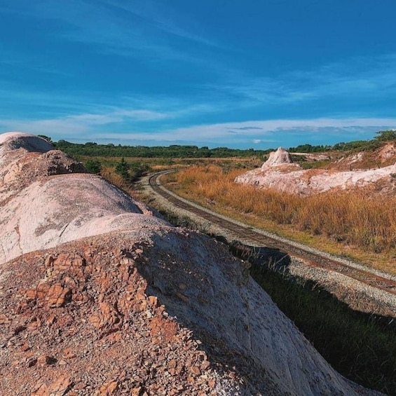 Parkway, Brasilia: hike along the train tracks 1