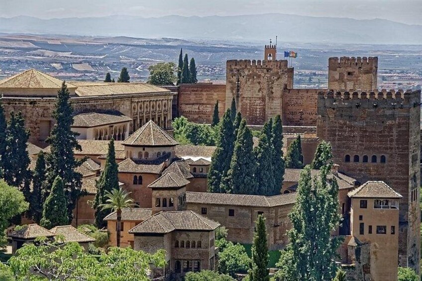 Alhambra of Granada and Nasrid Palaces entrance with audio guide 1