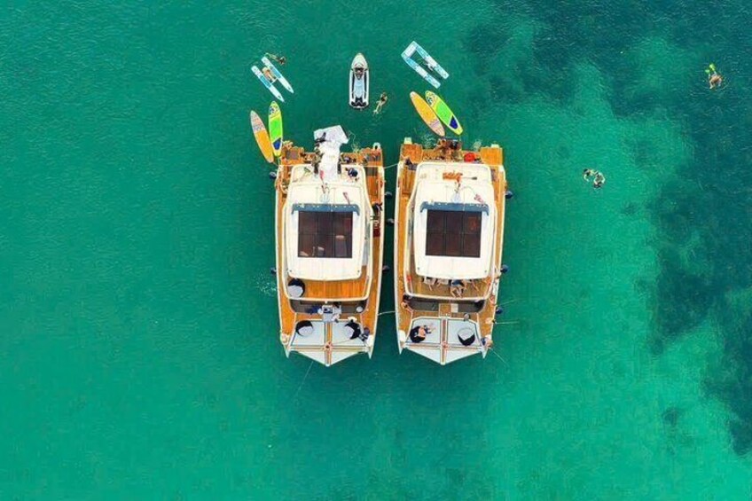 Premium Nha Trang Bay Yacht Sunset Tour and Gourmet Dinner 3