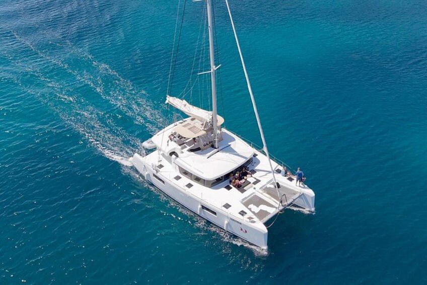 A white yacht sailing on a turquoise sea. 2