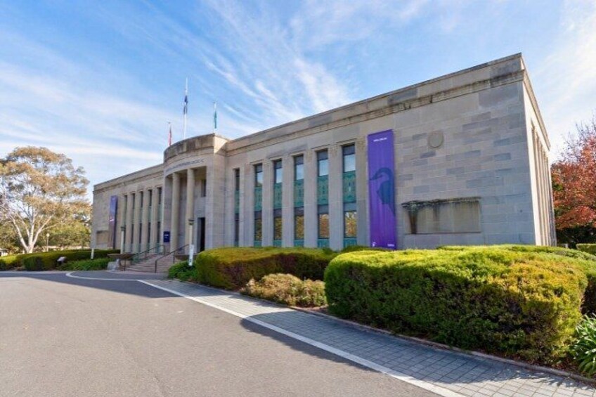 Canberra City Highlights Self Guided Walking Tour 4