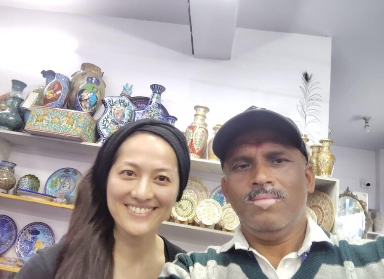Delhi: Guided Shopping Tour Experience Local Expert Guide 2