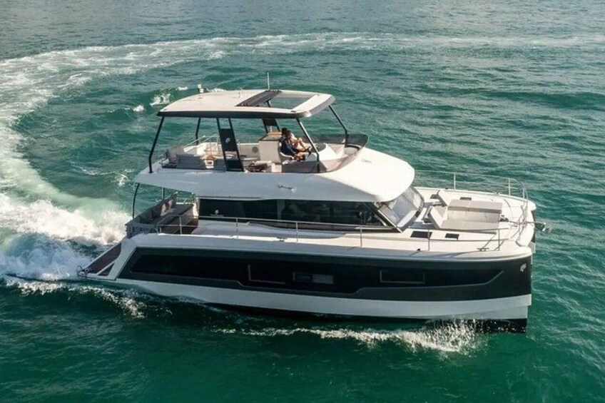 St. Pete-40’ Congetta | Fountaine Pajot MY5 Power Catamaran- 6Hr 1
