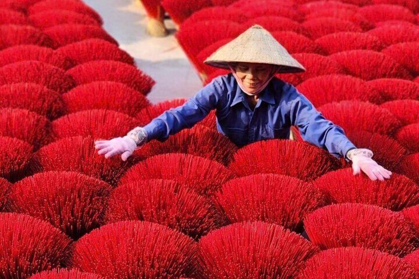 Colorful Incense Village & Famous Hanoi Train Street Experience|
3
