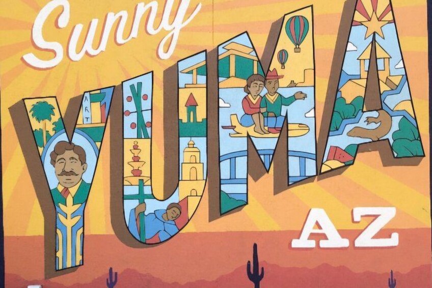 En stiliserad avbildning av Yuma, Arizona, med ökenlandskap, kaktusar och varmluftsballonger. 4