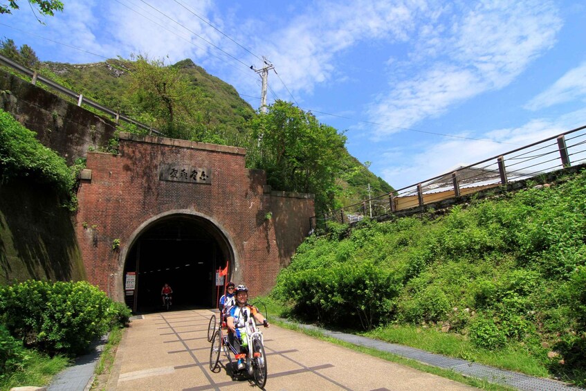Picture 12 for Activity Taipei: Private Meditation, Tea & Coastal Cycling Tour 3