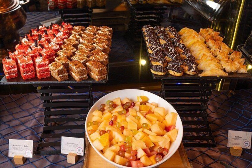 Luxury Dhow Dinner Cruise Abu Dhabi Yas Island 2