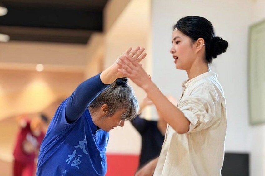 Shanghai:Chinese Wellness Day with Taichi, Pulse Reading and TCM 3